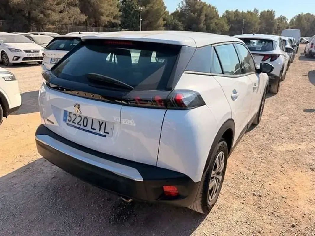 Usado Peugeot 2008 Active 110 CV (80 kW) 2022 Blanco SUV
