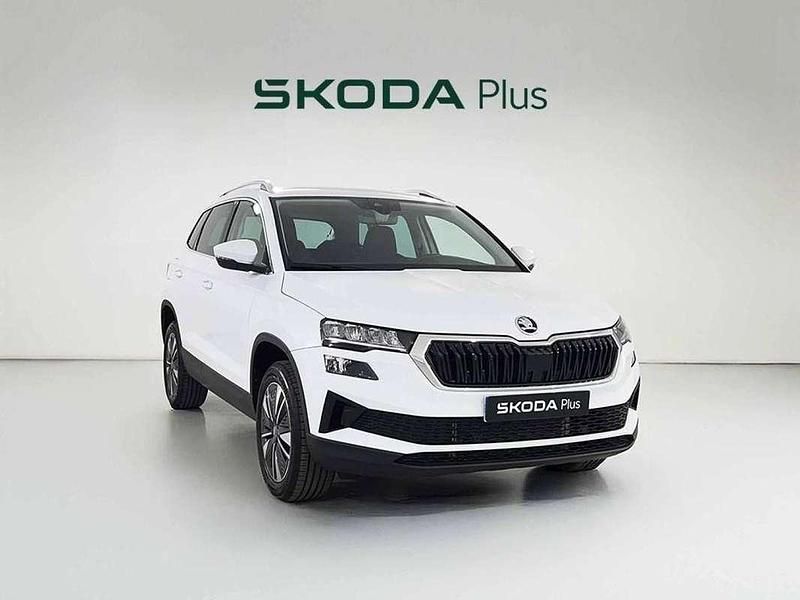 Usado Skoda Karoq Selection 150 CV (110 kW) 2025 Blanco SUV
