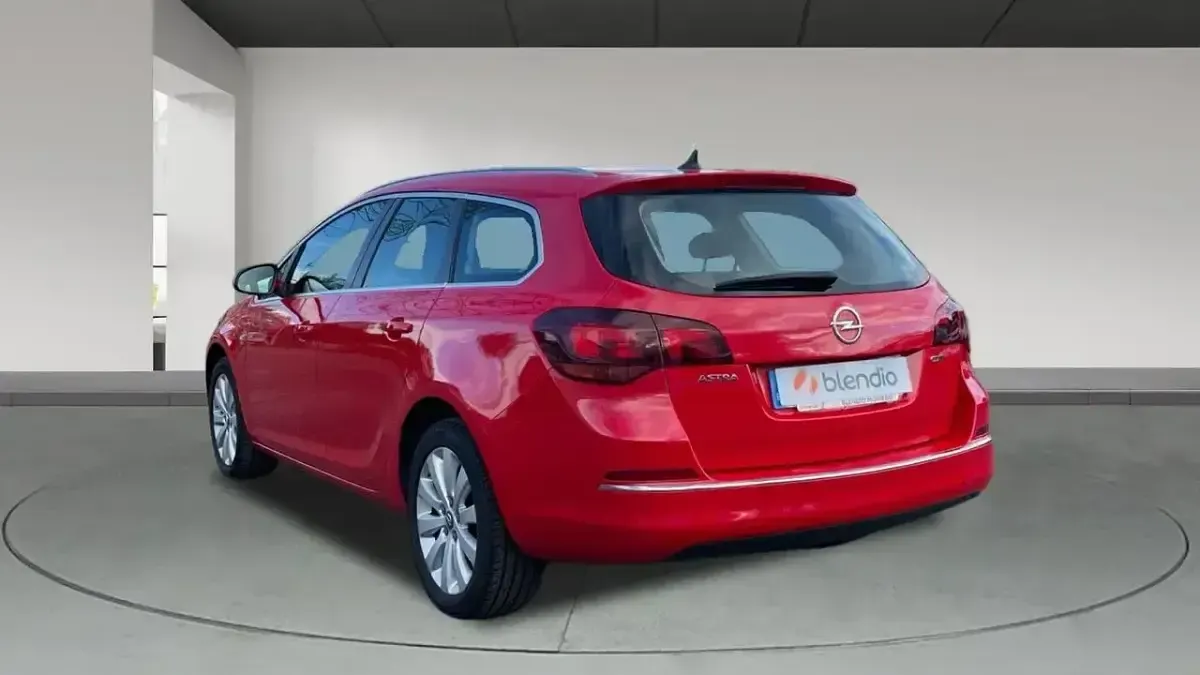 Usado Opel Astra Excellence 136 CV (100 kW) 2015 Rojo