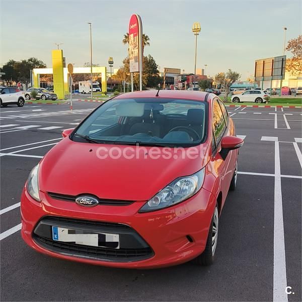 Usado Ford Fiesta Trend 82 CV (60 kW) 2011 Rojo Berlina