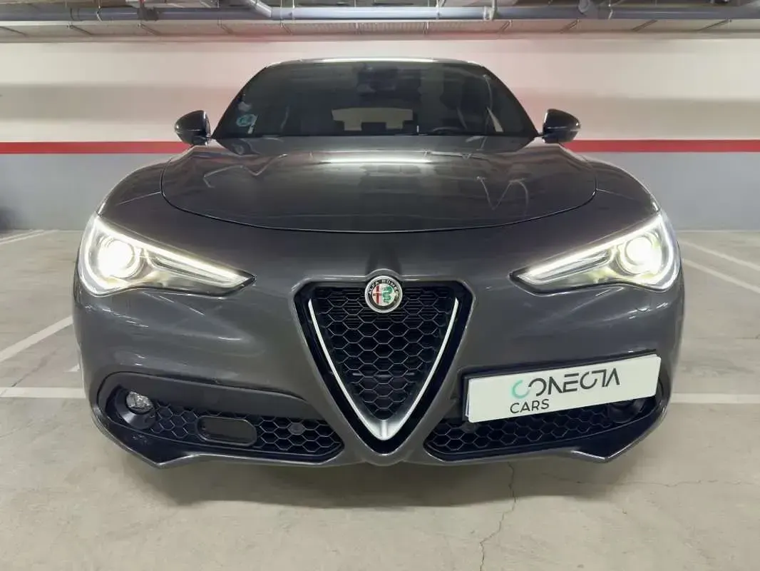 Usado Alfa Romeo Stelvio Super 160 CV (117 kW) 2022 Gris SUV