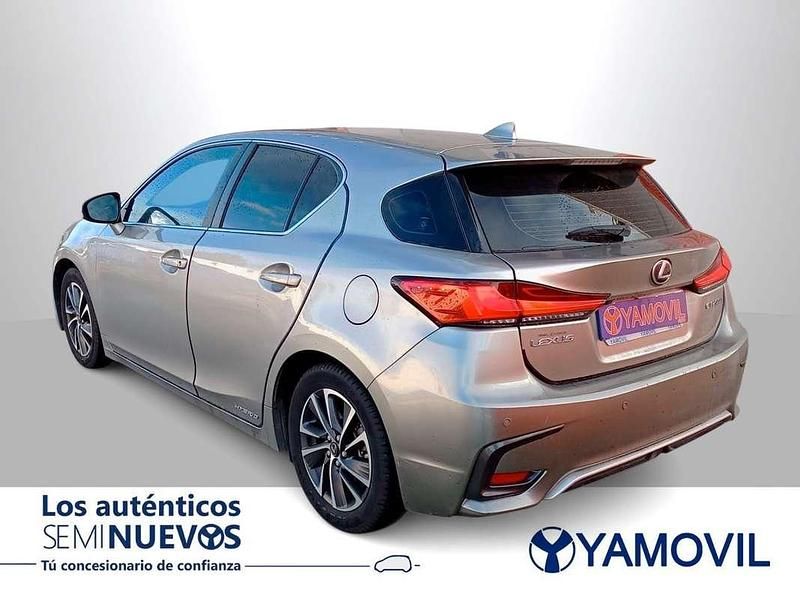 Usado Lexus CT200h Business Edition 136 CV (100 kW) 2021 Gris Utilitario