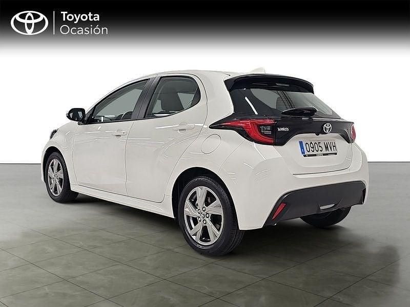 Usado Toyota Yaris Active 116 CV (85 kW) 2024 Azul Utilitario
