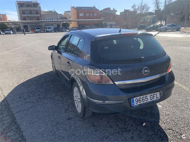 Usado Opel Astra Enjoy 90 CV (66 kW) 2008 Azul Berlina
