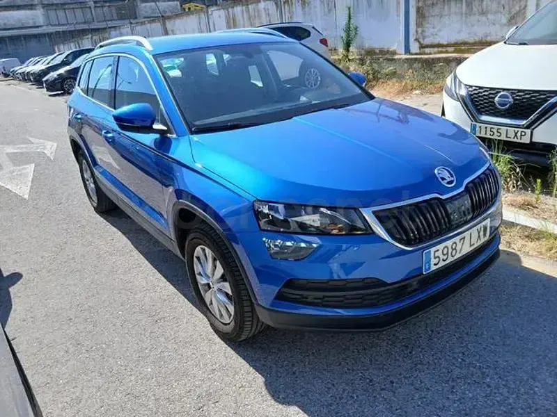 Usado Skoda Karoq Ambition 110 CV (80 kW) 2022 Azul SUV