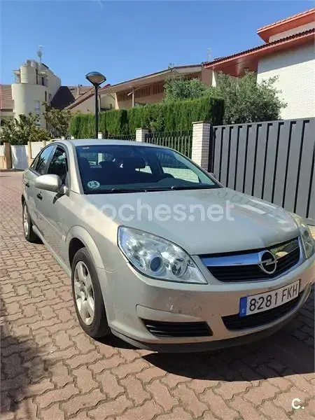 Usado Opel Vectra Essentia 100 CV (73 kW) 2007 Beige Berlina