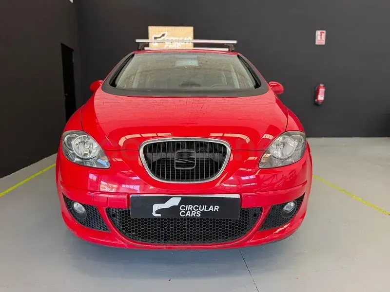 Usado Seat Altea Reference 105 CV (77 kW) 2005 Rojo Monovolumen