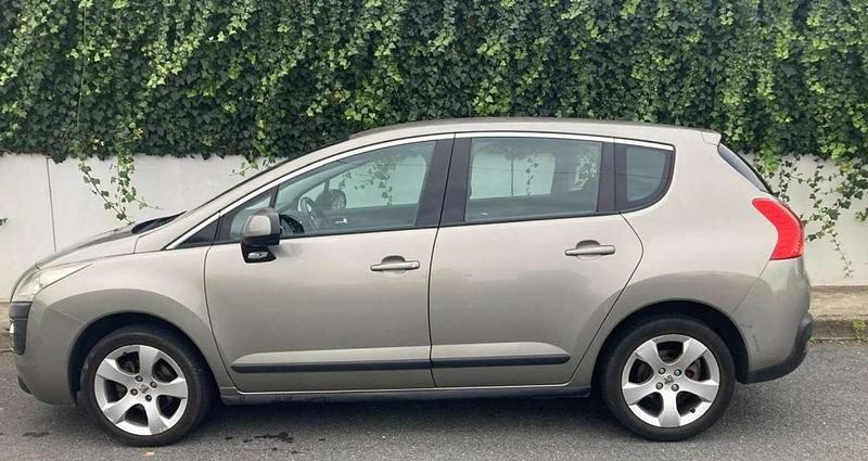 Usado Peugeot 3008 Premium 109 CV (80 kW) 2009 Beige Monovolumen
