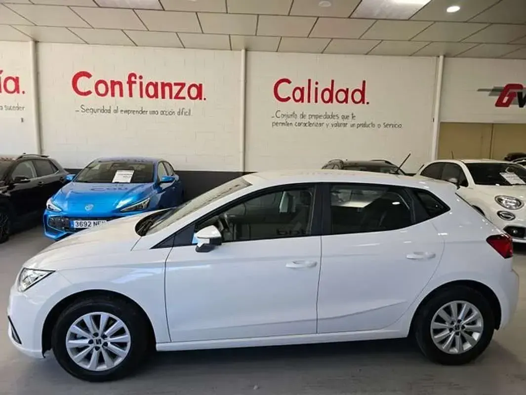 Usado Seat Ibiza Style 116 CV (85 kW) 2022 Blanco Utilitario