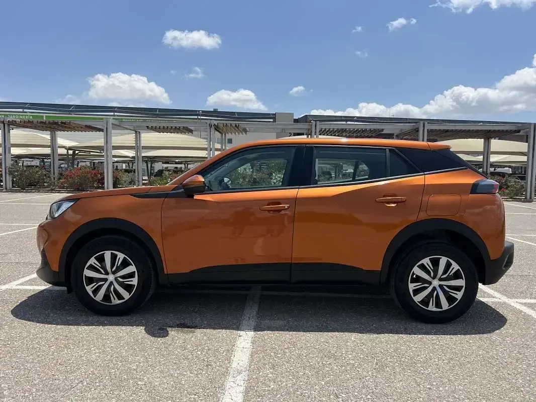Usado Peugeot 2008 Active 110 CV (80 kW) 2021 Naranja SUV