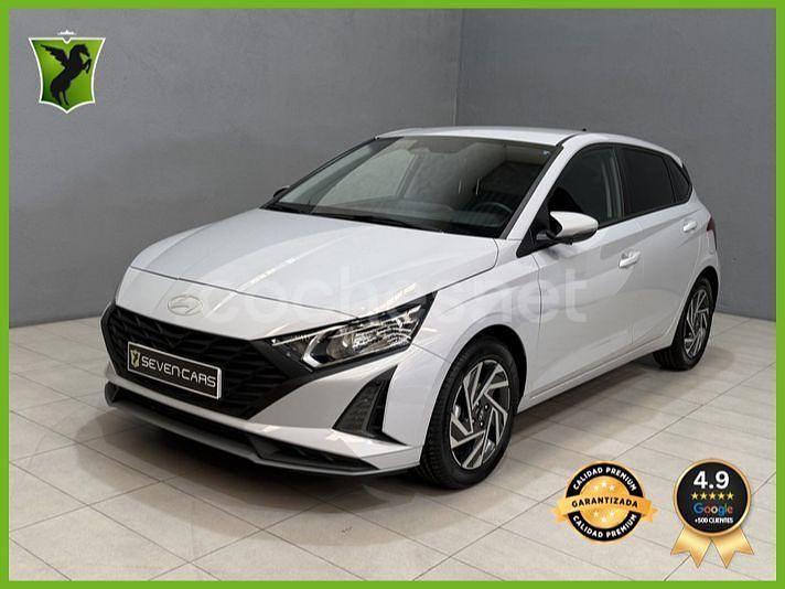 Gris / plata Usado 2024 Hyundai i20 Berlina | 17.985 € (Precio justo) - Imagen 1/4