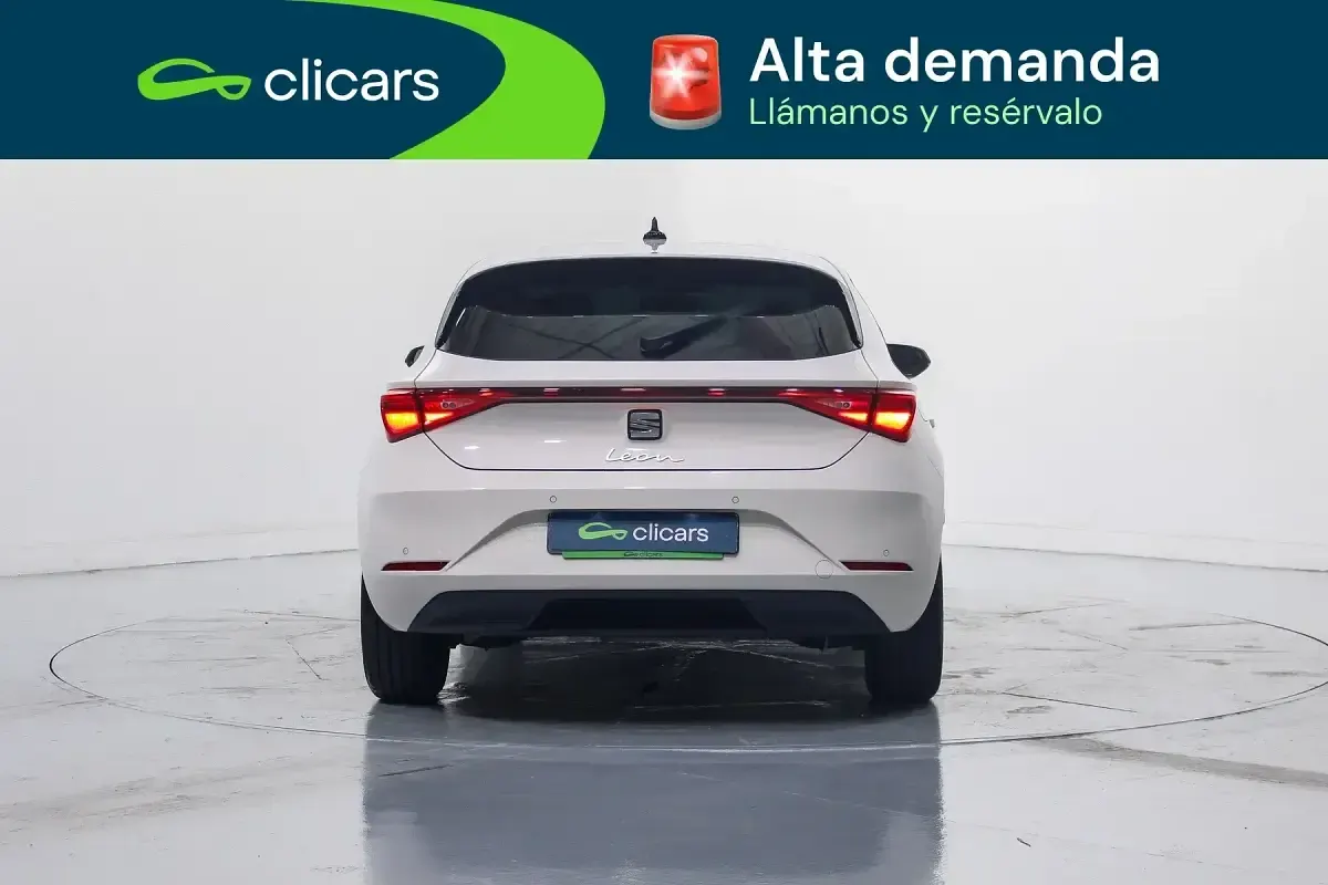 Usado Seat Leon Style 115 CV (84 kW) 2022 Blanco Berlina