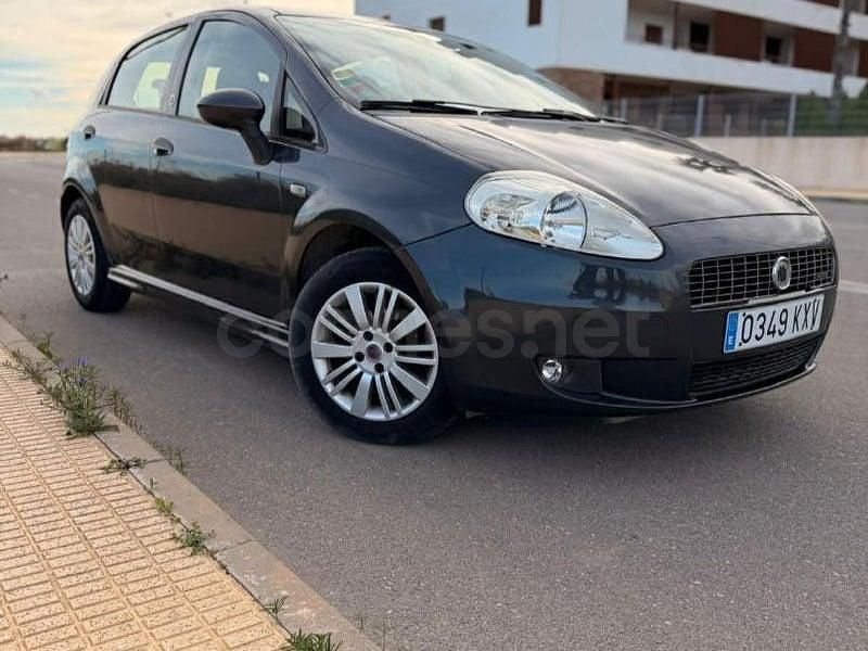 Usado Fiat Punto Classica 70 CV (51 kW) 2008 Gris / plata Utilitario