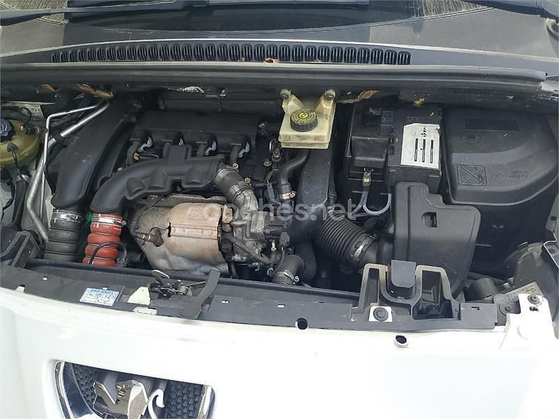 Usado Peugeot 5008 120 CV (88 kW) 2012 Blanco Monovolumen