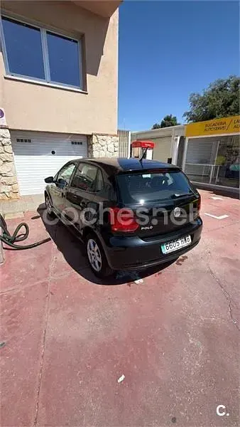 Usado VW Polo Advance 75 CV (55 kW) 2014 Negro Berlina