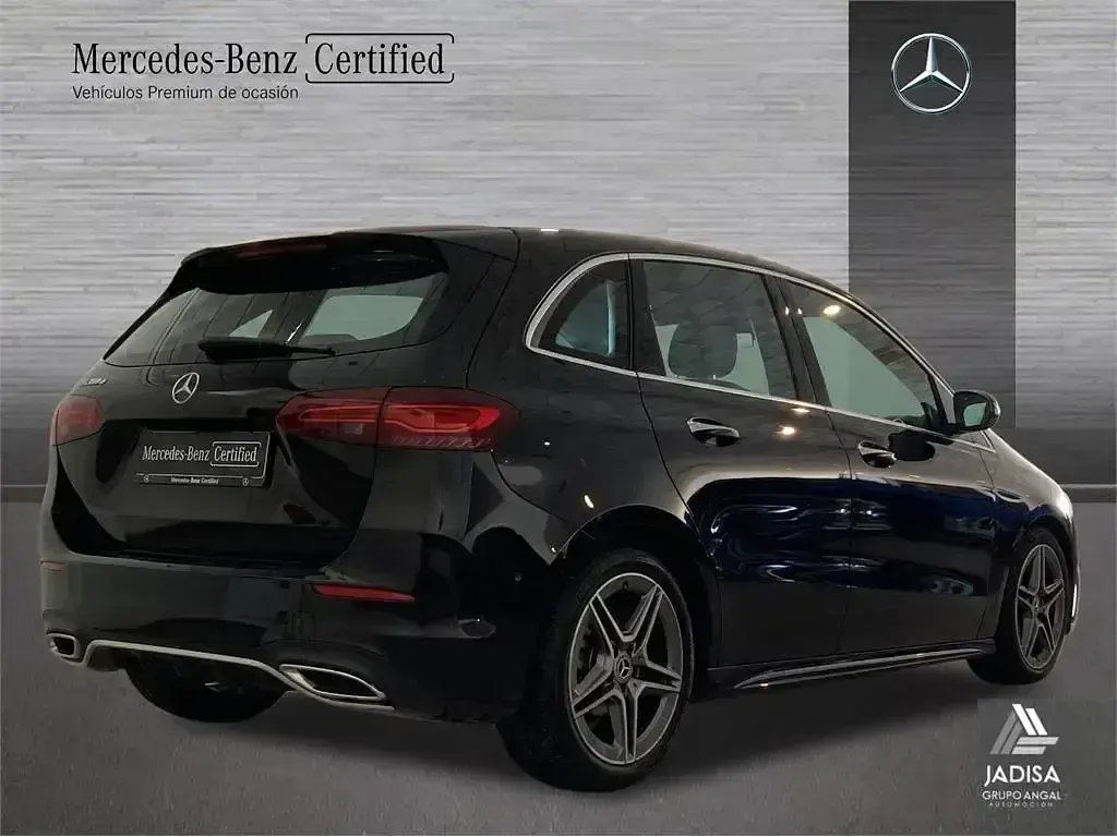 Usado Mercedes B200 AMG line 150 CV (110 kW) 2025 Negro Utilitario