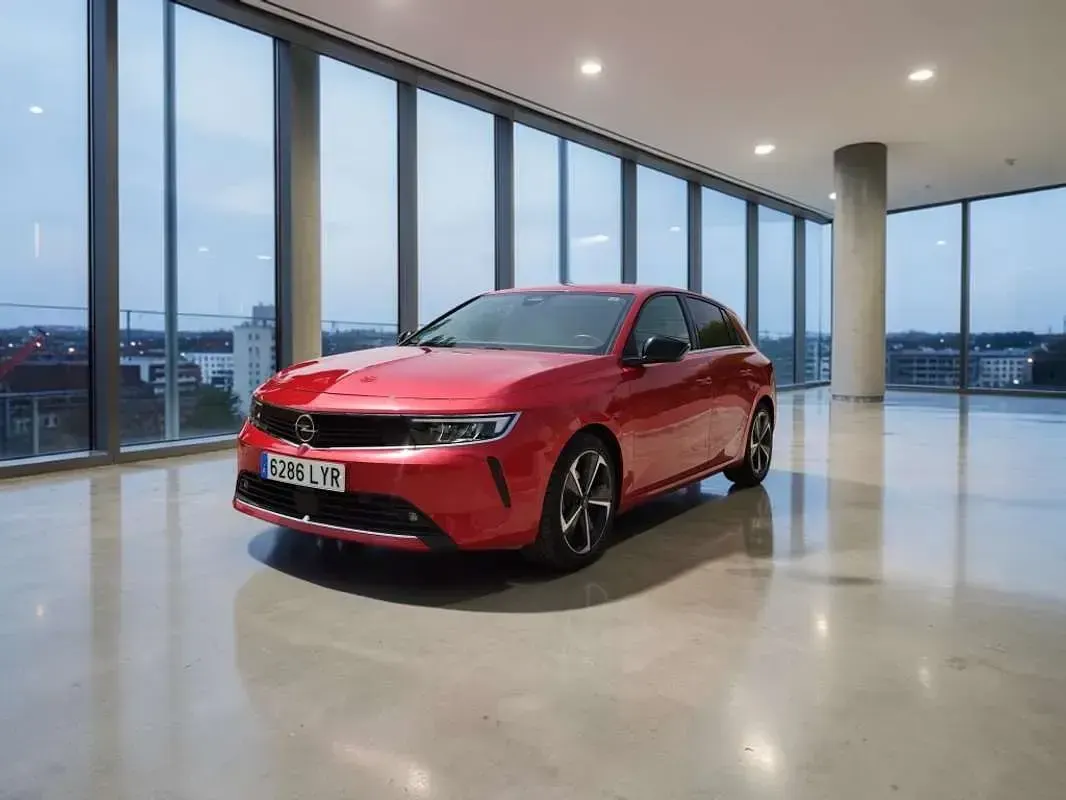Usado Opel Astra Ultimate 131 CV (96 kW) 2022 Burdeos Utilitario