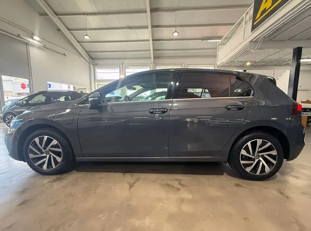 Usado VW Golf VIII 204 CV (150 kW) 2023 Gris / plata Berlina