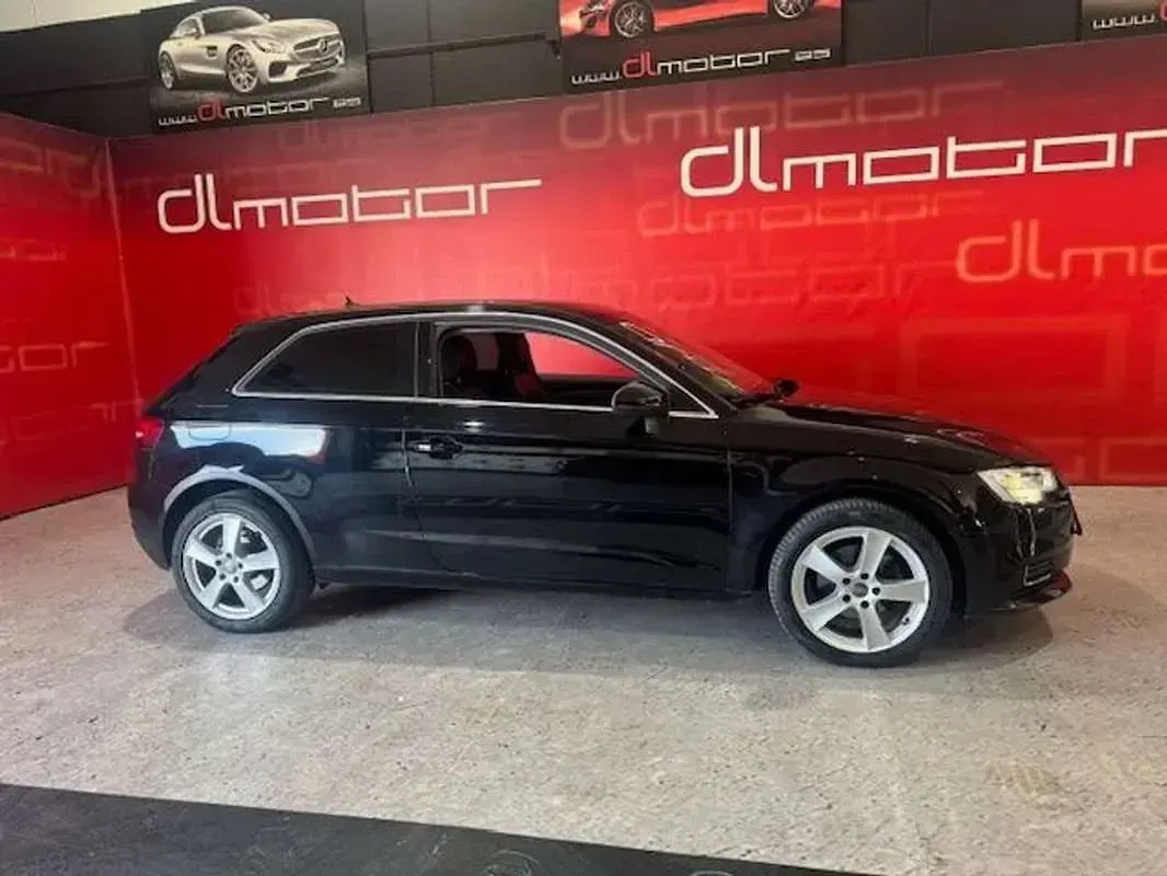 Usado Audi A3 116 CV (85 kW) 2017 Negro Utilitario