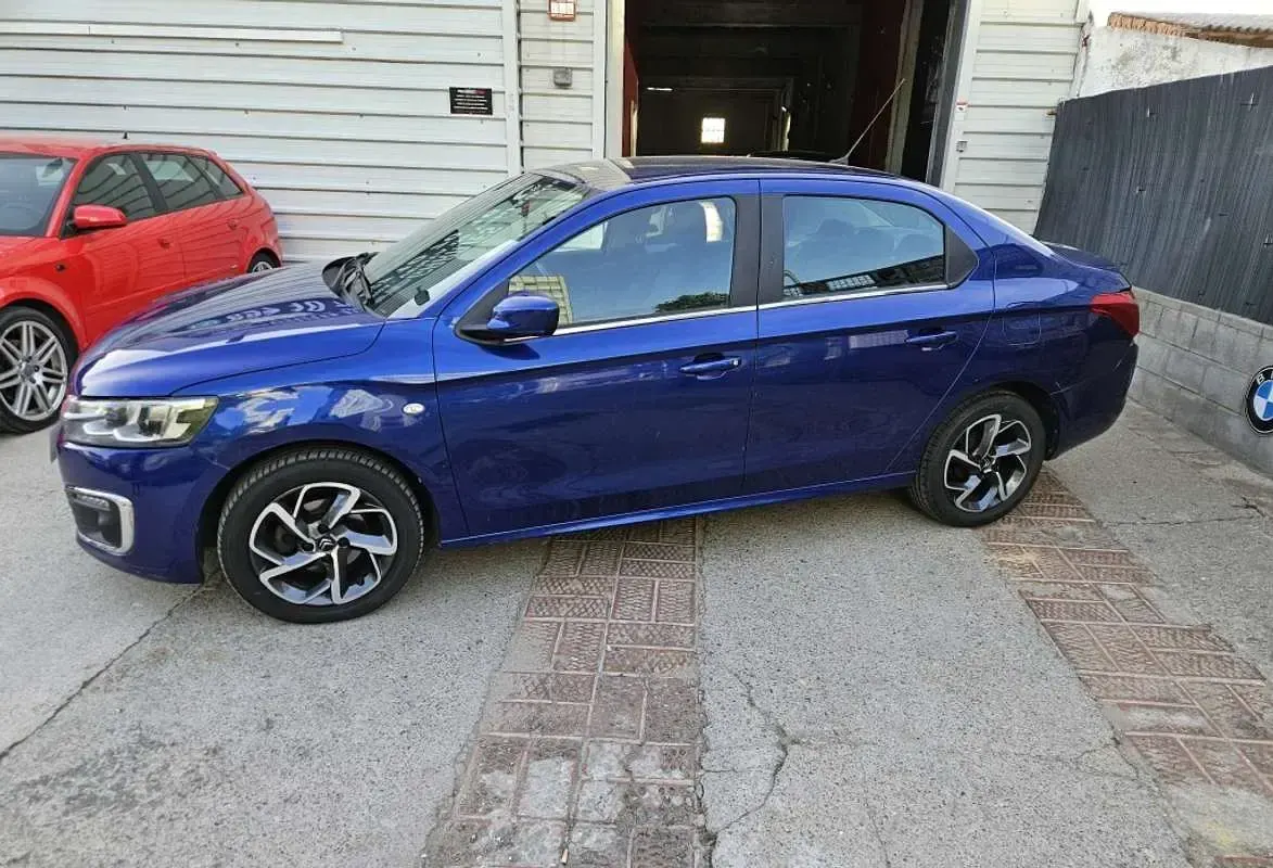 Usado Citroën C-Elysee I Shine 99 CV (72 kW) 2017 Azul Berlina