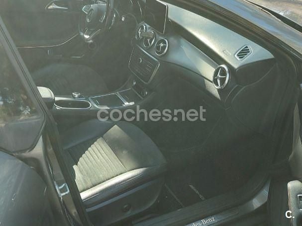 Usado Mercedes CLA220 Shooting Brake 177 CV (130 kW) 2015 Gris / plata Familiar