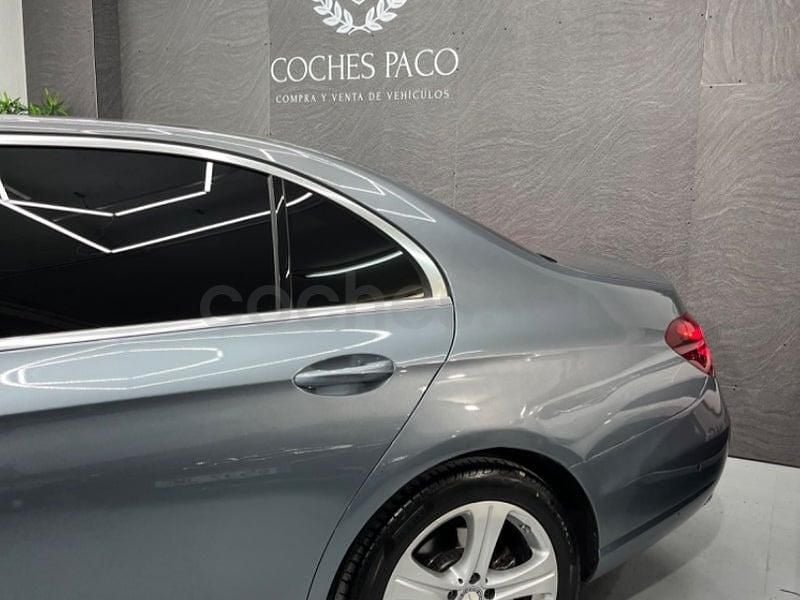 Usado Mercedes E220 194 CV (142 kW) 2017 Gris / plata Berlina