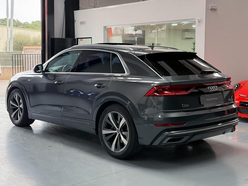 Usado Audi Q8 S-Line 286 CV (210 kW) 2019 Gris SUV