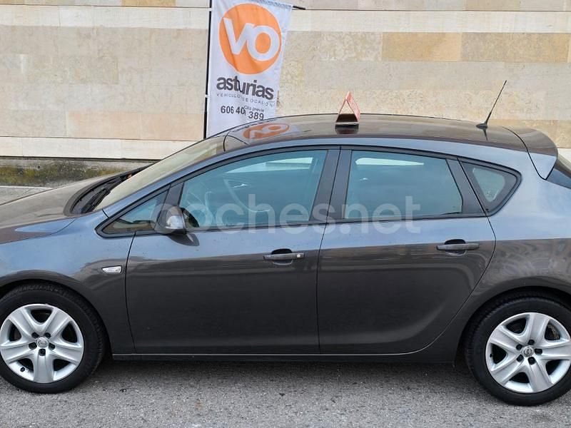 Usado Opel Astra Selective 110 CV (80 kW) 2011 Verde Berlina