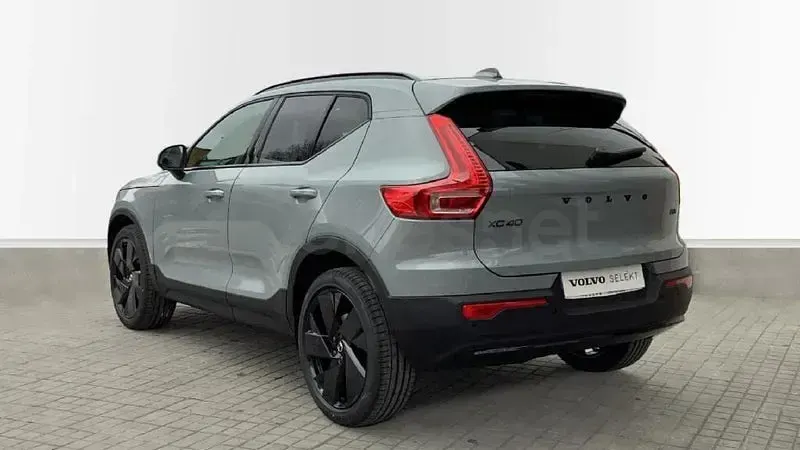 Nuevo Volvo XC40 Plus 163 CV (119 kW) 2026 Gris / plata SUV