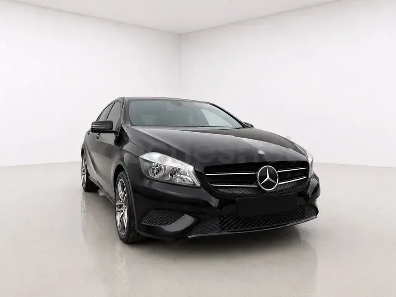 Usado Mercedes A180 Style 122 CV (89 kW) 2014 Negro Berlina