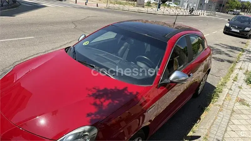 Usado Alfa Romeo Giulietta Distinctive 140 CV (102 kW) 2012 Rojo Utilitario