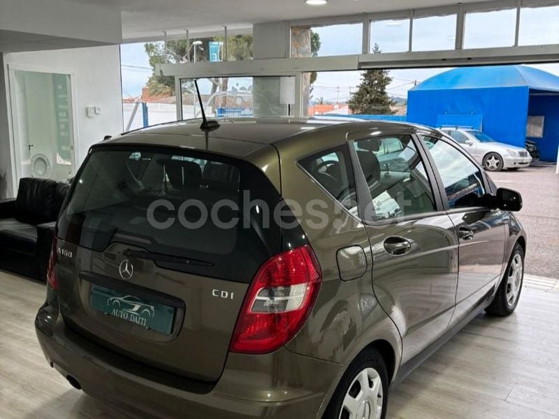 Usado Mercedes A160 82 CV (60 kW) 2010 Beige Monovolumen