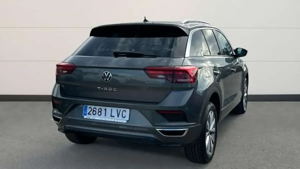 Usado VW T-Roc Advance 110 CV (80 kW) 2021 Gris SUV