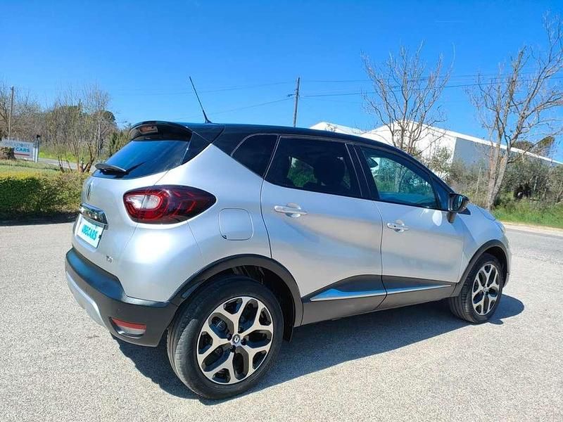 Usado Renault Captur Zen 120 HP (88 kW) 2017 Cinzento SUV