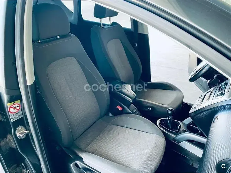 Usado Seat Altea Reference 105 CV (77 kW) 2011 Gris / plata Monovolumen