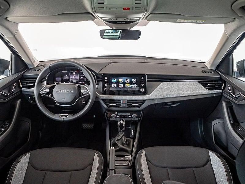 Usado Skoda Kamiq Selection 115 CV (84 kW) 2025 Gris plata SUV