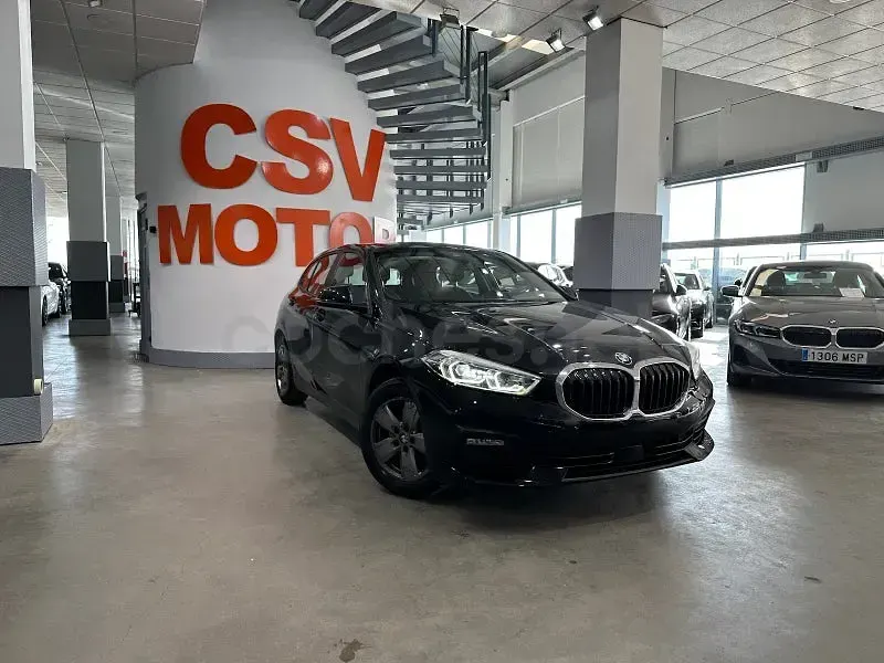 Usado BMW 118 150 CV (110 kW) 2021 Negro Utilitario