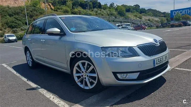 Usado Skoda Octavia Ambition 110 CV (80 kW) 2016 Gris / plata Familiar