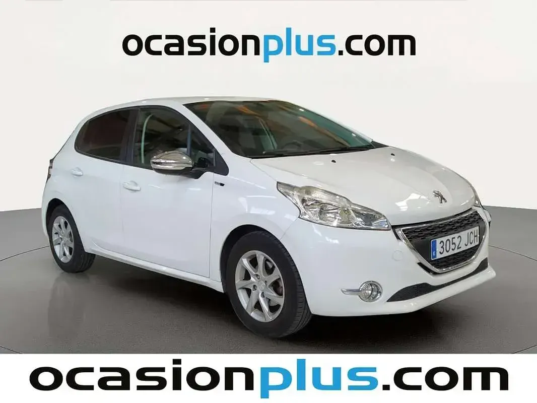 Usado Peugeot 208 Style 82 CV (60 kW) 2015 Blanco Utilitario
