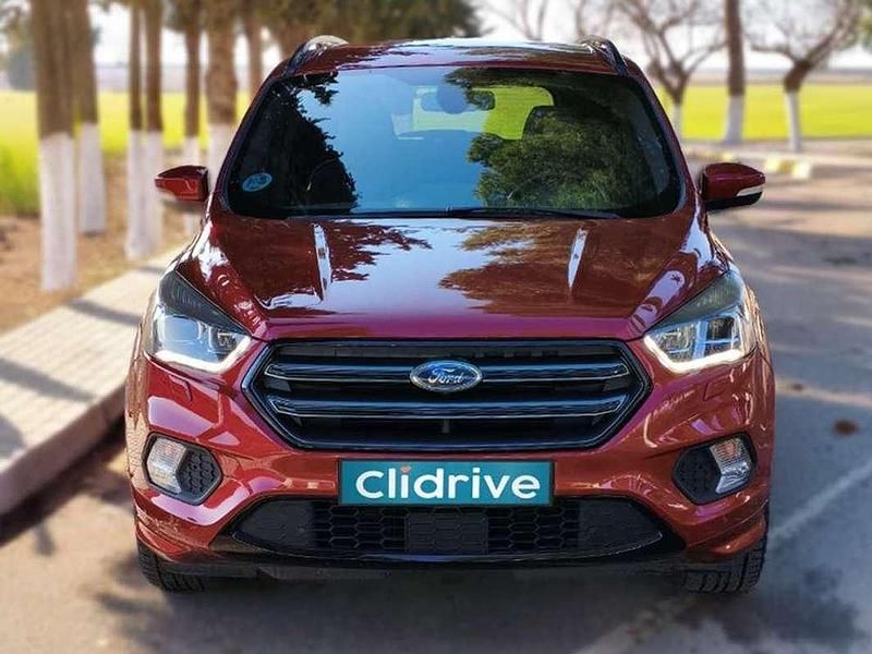 Usado Ford Kuga ST-Line 150 CV (110 kW) 2017 Burdeos SUV