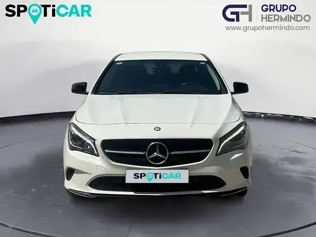 Usado Mercedes CLA200 136 CV (100 kW) 2017 Blanco Coupe