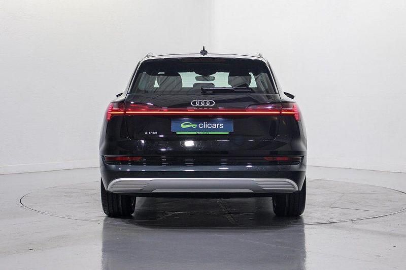 Usado Audi e-tron Advanced 300 kW (408 CV) 2022 Negro SUV