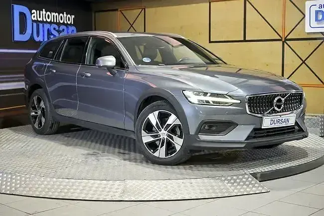 Usado Volvo V60 CC Pro 197 CV (144 kW) 2021 Gris Familiar