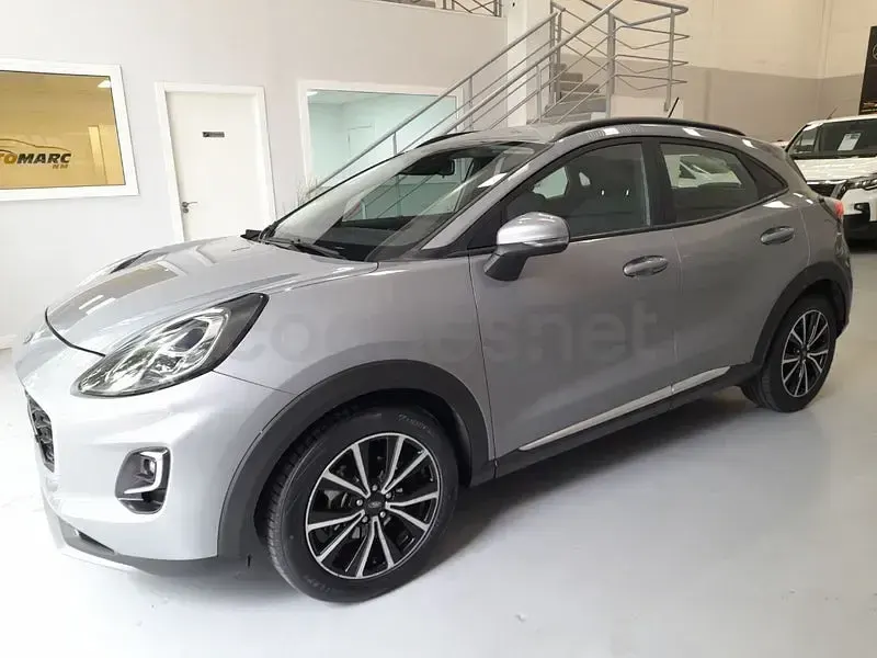Usado Ford Puma Titanium 120 CV (88 kW) 2021 Gris / plata SUV
