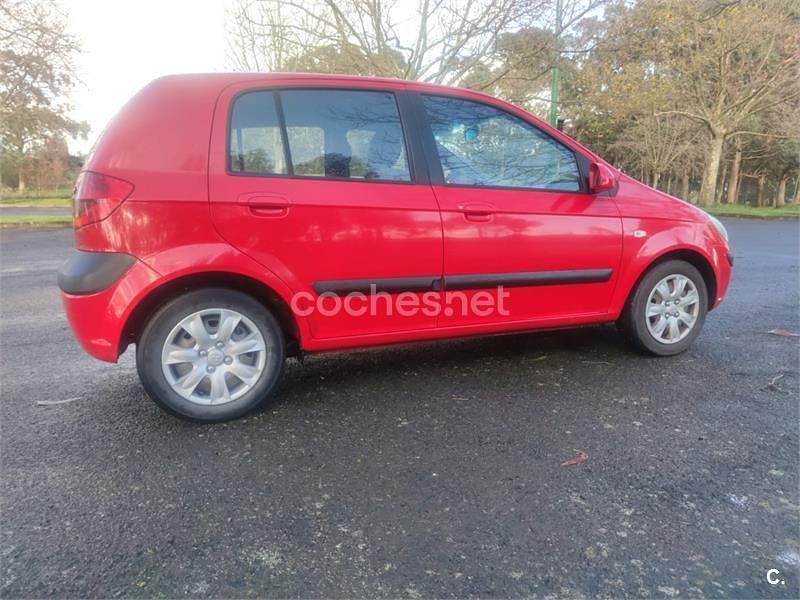 Usado Hyundai Getz SE 97 CV (71 kW) 2007 Rojo Utilitario