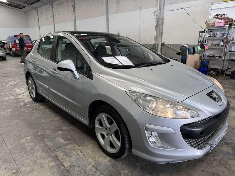 Usado Peugeot 308 109 CV (80 kW) 2008 Plateado Utilitario