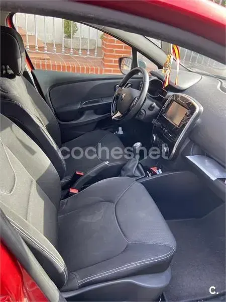 Usado Renault Clio 90 CV (66 kW) 2015 Rojo Familiar