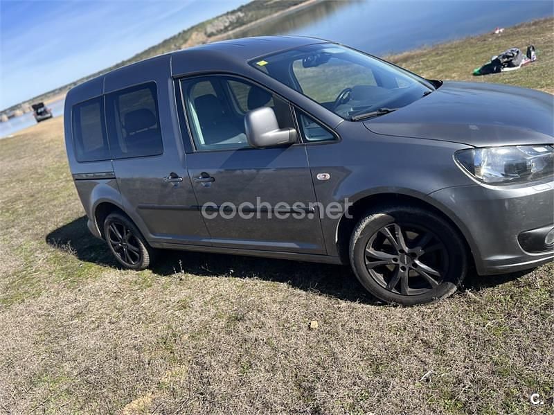 Usado VW Caddy Comfortline 102 CV (75 kW) 2011 Gris / plata Monovolumen