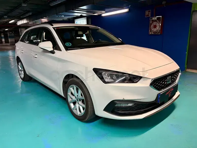 Usado Seat Leon Reference 115 CV (84 kW) 2022 Blanco Familiar