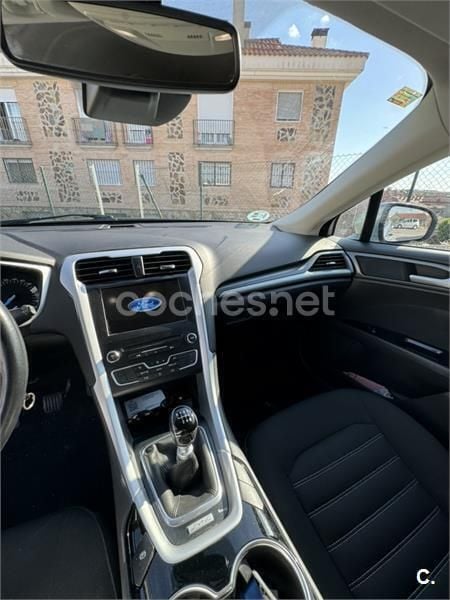 Usado Ford Mondeo Trend 120 CV (88 kW) 2016 Gris / plata Berlina